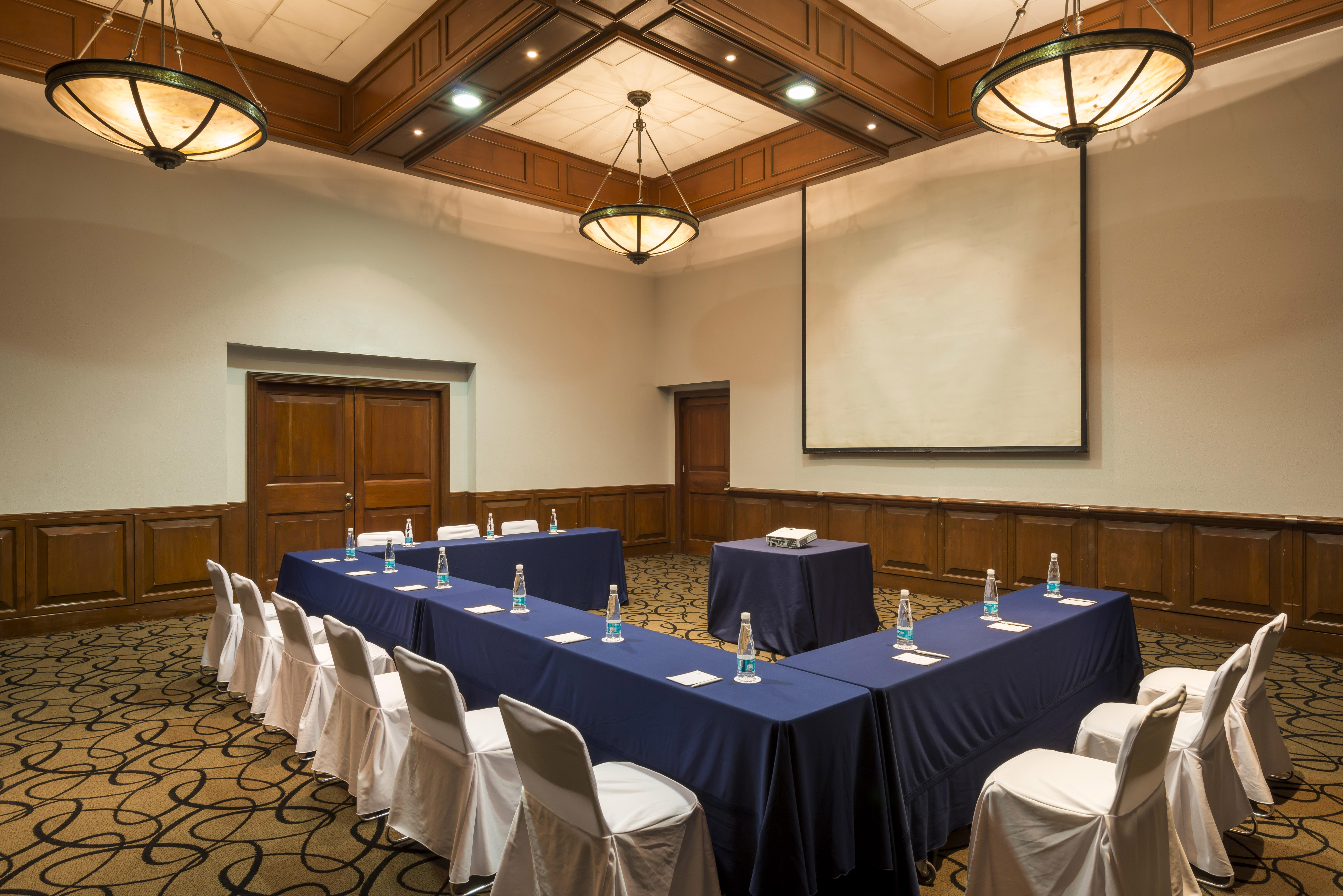 מלון Camino Real Puebla Angelopolis מראה חיצוני תמונה A meeting room at the Sheraton Club Resort