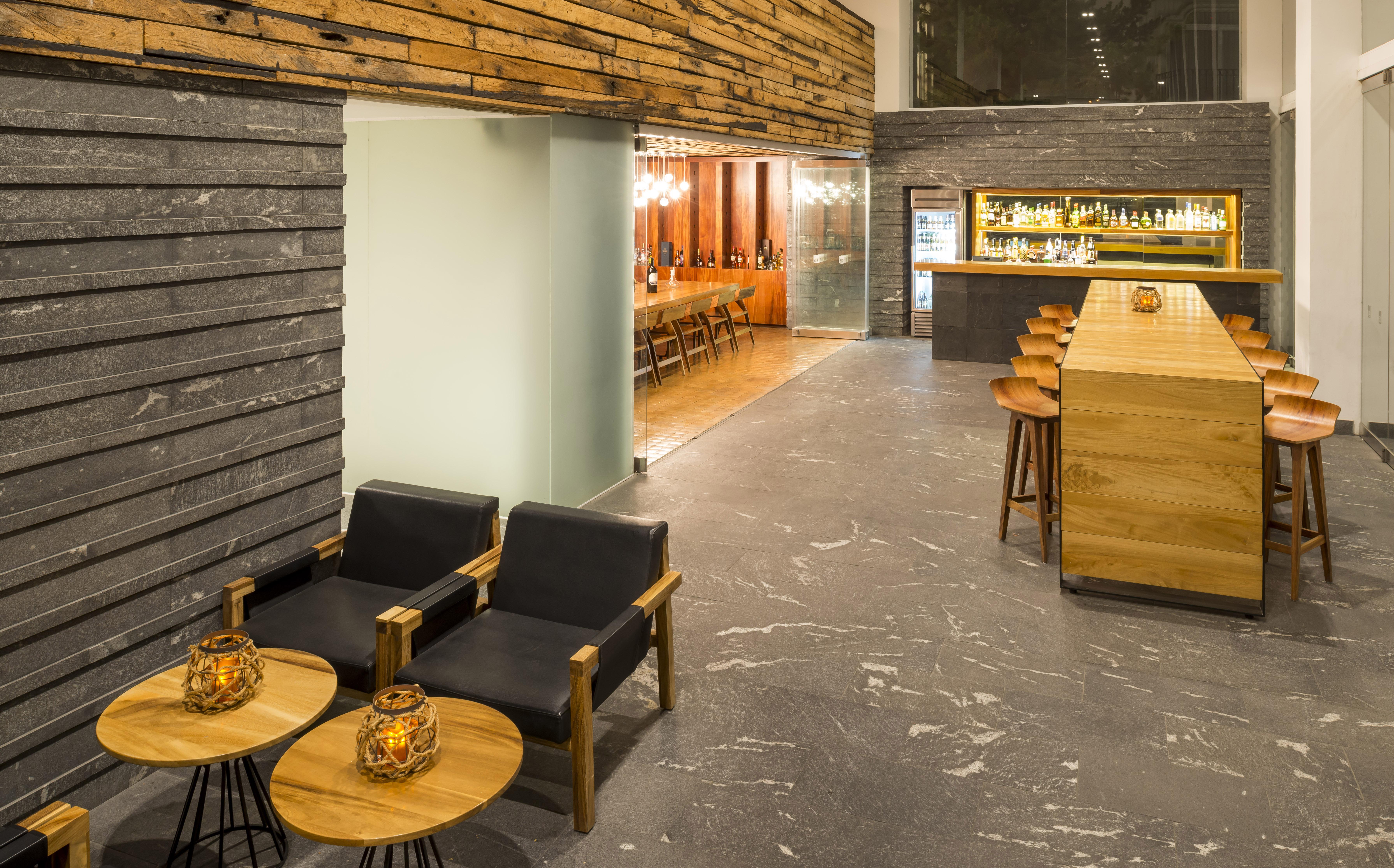 מלון Camino Real Puebla Angelopolis מראה חיצוני תמונה The lounge at the airport