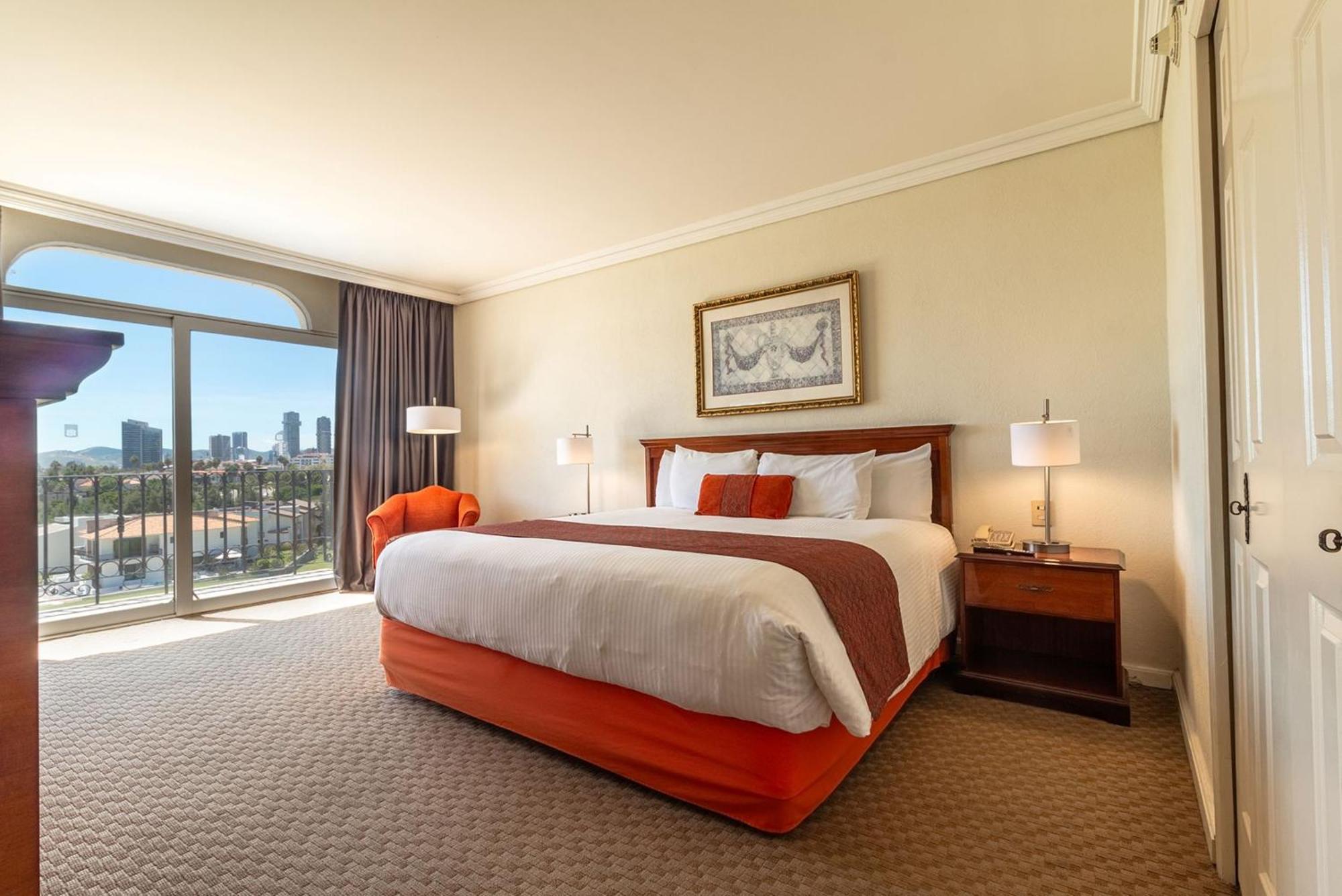 מלון Camino Real Puebla Angelopolis מראה חיצוני תמונה A bedroom at the Hilton San Diego Bayfront