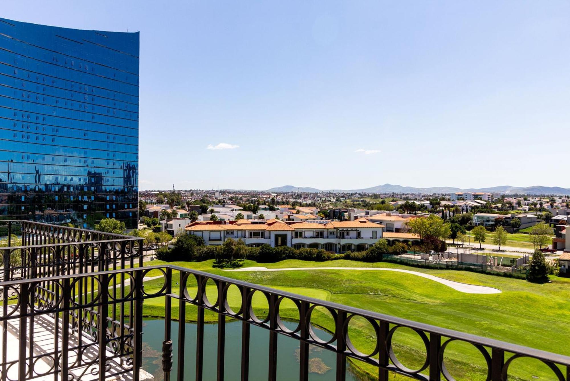 מלון Camino Real Puebla Angelopolis מראה חיצוני תמונה View of the golf course from the hotel